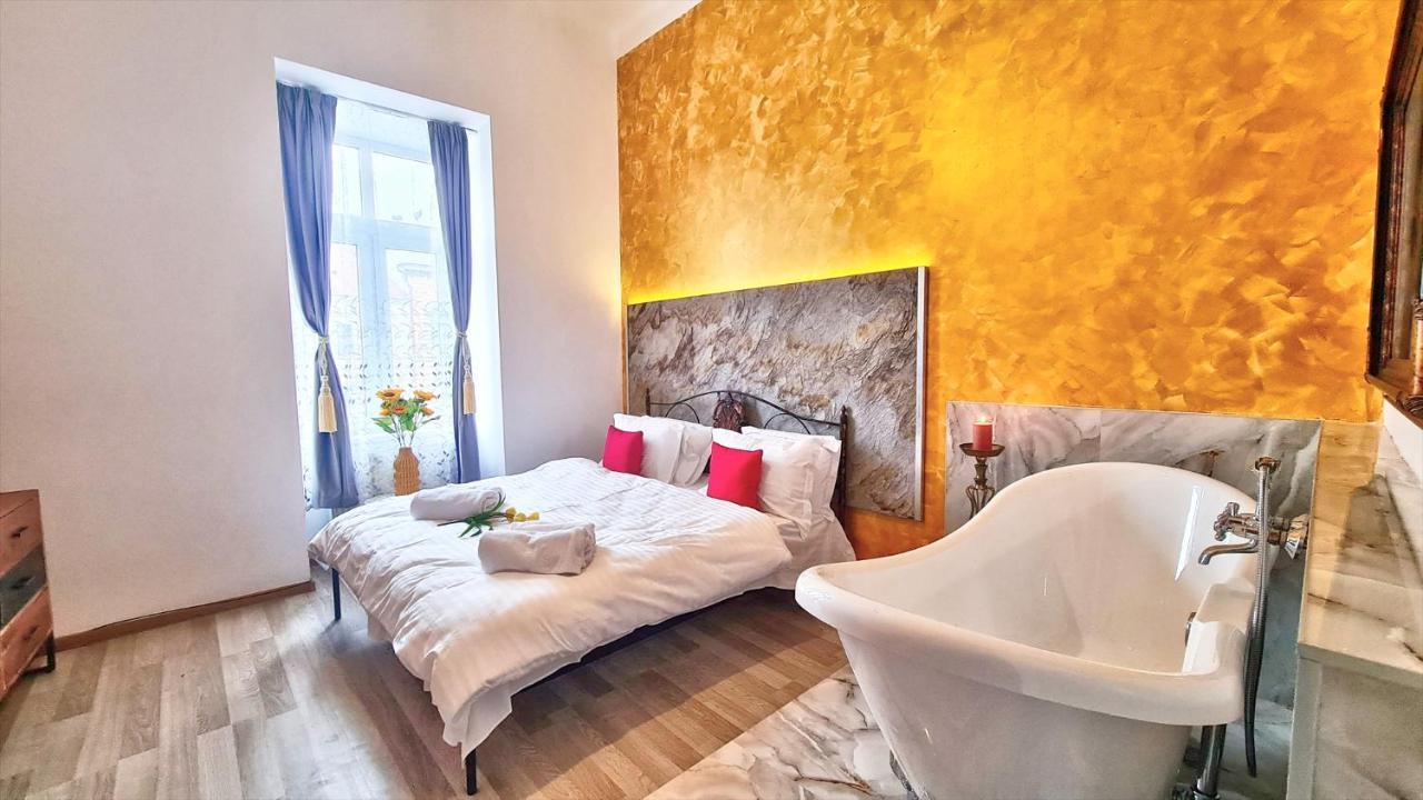 Royal Mansion In Unirii Square Apartment คลูจ-นาโปกา ภายนอก รูปภาพ