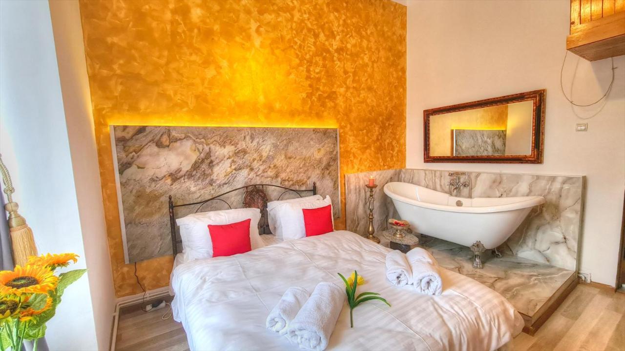 Royal Mansion In Unirii Square Apartment คลูจ-นาโปกา ภายนอก รูปภาพ