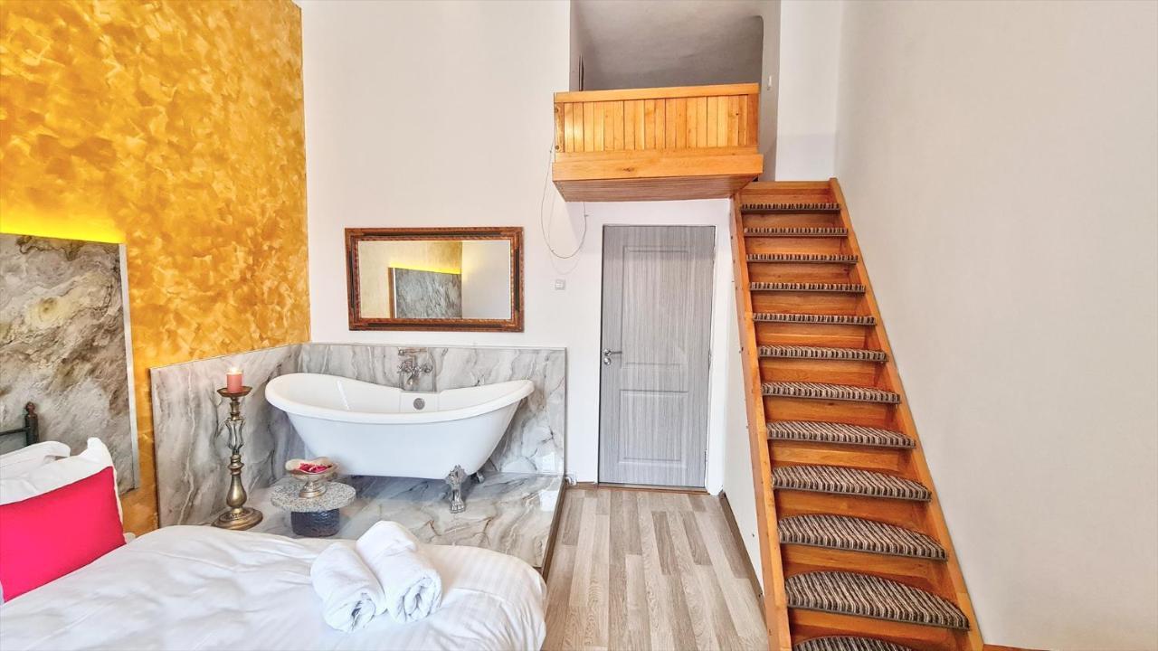 Royal Mansion In Unirii Square Apartment คลูจ-นาโปกา ภายนอก รูปภาพ