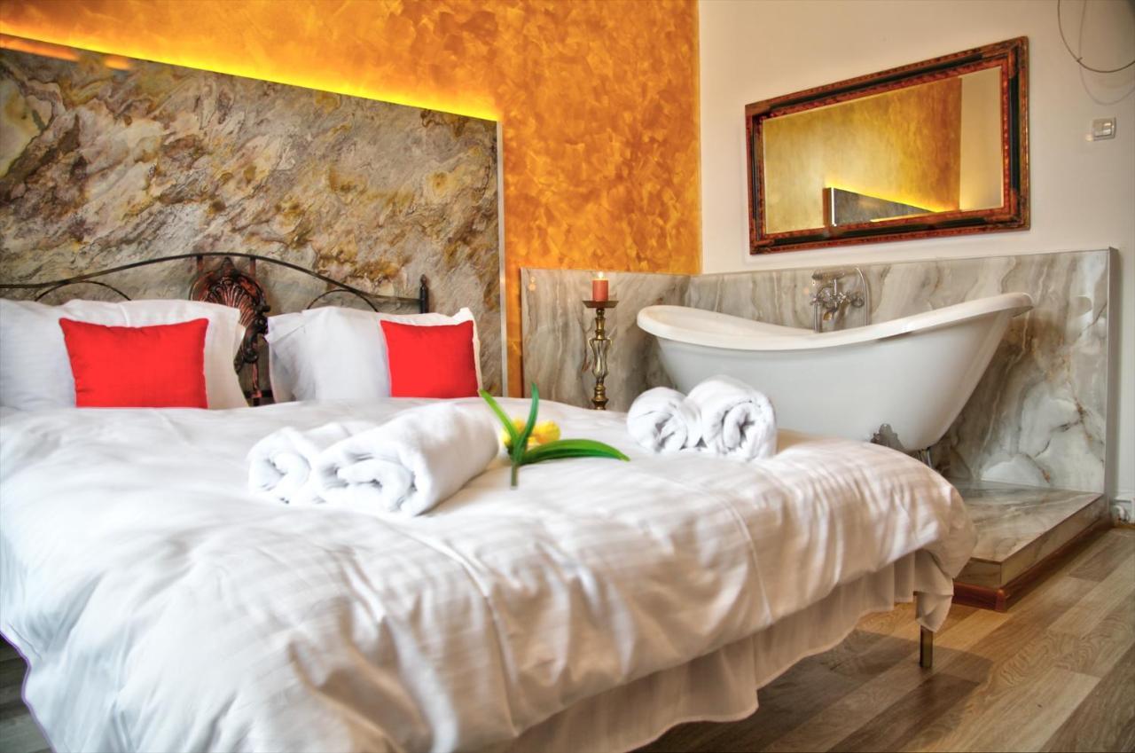 Royal Mansion In Unirii Square Apartment คลูจ-นาโปกา ภายนอก รูปภาพ